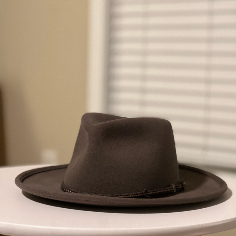Akubra traveller hat, size 55 in color Regency Fawn